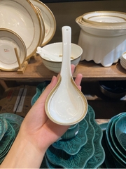 Muôi canh hoàng gia anh