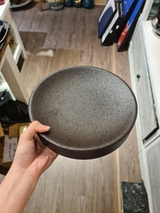 Khay tròn bằng 24x6cm màu đen (không vệt)