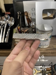 Gác đũa inox vân vẩy cá