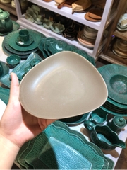 Dĩa tam giác 18x17x3cm màu nâu trổ (matte)