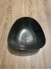 Tô tam giác 20cm màu đen (không vệt)