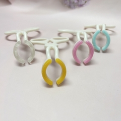 Dụng cụ hỗ trợ đeo lens có đầu silicone