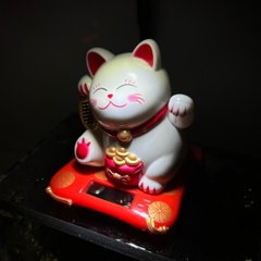 Mèo Thần Tài Vẫy Tay Chiêu Tài Lộc, May Mắn Sử Dụng Pin Năng Lượng Mặt Trời