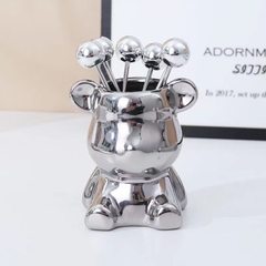 Que xiên hoa quả kèm cốc đựng hình gấu bearbrick