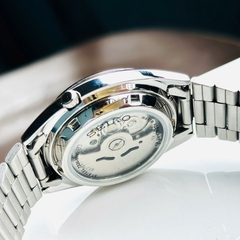 SEIKO SERIES 5 AUTOMATIC OFF WHITE DIAL SNXG47