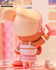 CRYBABY The Dressing Room Figurine (Pink Ver.)