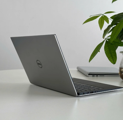 Dell XPS 9360, i7-8550U 1.8GHz, RAM 16GB, SSD 512GB, 13.3" màn hình QHD+ cảm ứng.