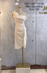 Váy trắng bèo xếp li eo nơ vai