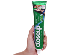 Kem đánh răng Closeup bạc hà thơm mát bất tận 230g