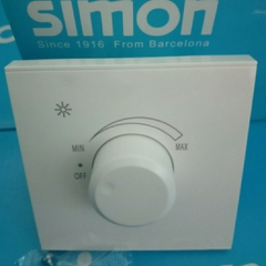  Bộ chiết áp đèn 200W mặt vuông màu trắng Simon E6 72E102