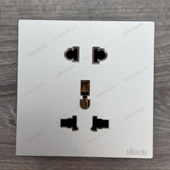 Bộ ổ cắm 3 chấu đa năng và ổ cắm 2 chấu thường mặt vuông màu Sâm Panh (chamgagne) Simon S6 581080V-46