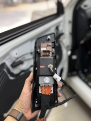 Tự động lên xuống kính, đóng cửa sổ trời cho CRV 2023 - 2026