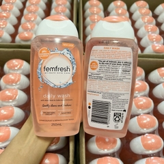 Dung dịch vệ sinh phụ nữ Femfresh Cam hằng ngày 250ml