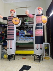 Rối Hơi Cô Gái Thái vẫy tay quảng cáo cửa hàng thực phẩm