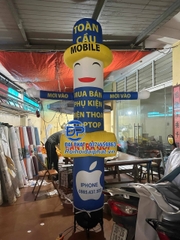 Rối Hơi vẫy tay quảng cáo cửa hàng Điện Thoại