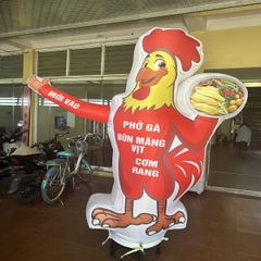 Rối Hơi Gà vẫy tay quảng cáo nhà hàng phở gà
