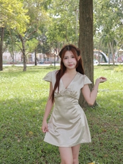 D6290 - Đầm lụa dáng ngắn cổ V đính nơ