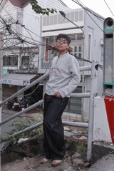 A29955- Áo sweater cổ zip thêu Born Again