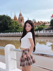 V4134- 	Váy ngắn xếp li caro phối nút
