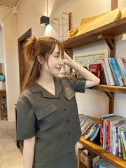 A27909 - A smi crop cổ đan tông 1104 thêu kí hiệu