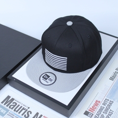 Mũ Nón Snapback Logo Sọc Ngang Xám- M97