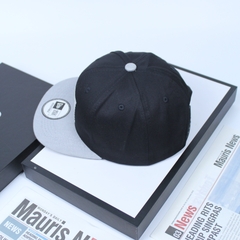 Mũ Nón Snapback Logo Sọc Ngang Xám- M97