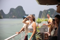 Tour Vịnh Lan Hạ 1 Ngày - Du thuyền Catamaran Cát Bà 5 sao