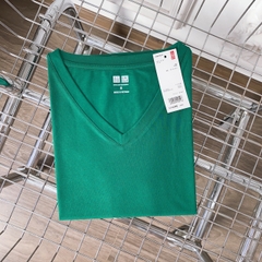 Áo phông nữ ELY trơn cổ tim ngắn tay dáng suông cotton basic đẹp trắng cao cấp, áo  thun nữ cổ V cộc tay đen ELY205