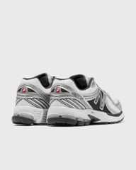 New Balance 860V2 White Sliver