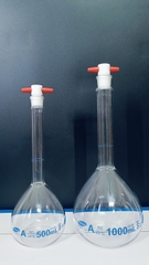 Bình định mức trắng 500ml, khóa nhựa, Class A, Hãng OMSONS GERMANY
