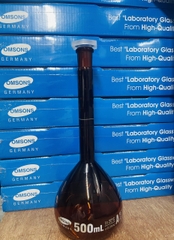 Bình định mức nâu 500ml, Class A, nút nhựa, Hãng OMSONS GERMANY