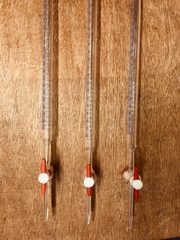 Buret thủy tinh khóa nhựa PTFE 50ml, Class A, Hãng OMSONS GERMANY