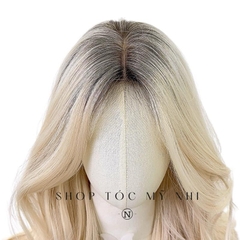 Tóc Giả Mỹ Nhi Xoăn Layer Nhuộm Chân Tóc Vàng Bạch Kim Dài 60cm x-dk1-0111 Da Đầu Dệt Kim (Platinum Blonde)