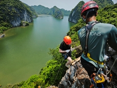 One Day Abseiling & Exploring Hang Vem Lake - Cat Ba