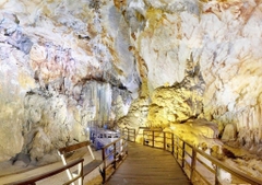 Quang Binh Tour 3 Days 2 Nights: Phong Nha Cave - Dark Cave - Paradise Cave - Mooc Spring