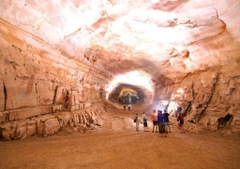 Quang Binh Day Tour: Discover Phong Nha Cave and Ozo Park