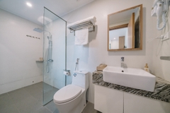 High Floor Interconnecting Rooms