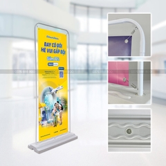 Standee Giá Treo Kiểu Cửa Nhựa