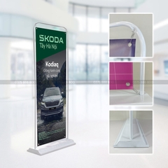 Standee Giá Treo Kiểu Cửa Đế Sắt