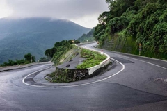 From Hoi An/ Da Nang To Marble Mountain-Monkey Mountain & Hai Van Pass by Motorbike (Private Tour)