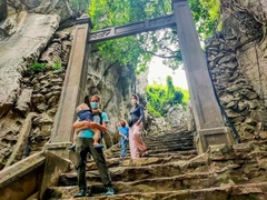 From Hoi An/ Da Nang: Marble Mountains - Monkey Mountain – Am Phu Cave Morning Tour