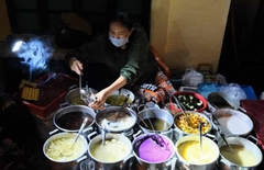 Food Tour: Hue Specialties By Night (Cyclo – Listening To Hue Songs)