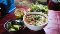 Food Tour: Hue Specialties By Night (Cyclo – Listening To Hue Songs)