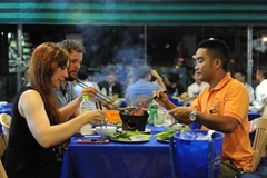 Food Tour: Hue Specialties By Night (Cyclo – Listening To Hue Songs)