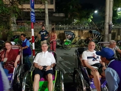 Food Tour: Hue Specialties By Night (Cyclo – Listening To Hue Songs)