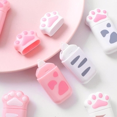 Bút Xóa Hình Chân Mèo Trắng Hồng