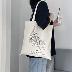 Túi tote hoạ tiết nhiều mèo, đường kẻ