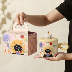 Cốc mèo Happy brithday, nắp có hình bánh sinh nhật 380ml