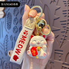Móc khóa hình mèo thần tài cầm chữ