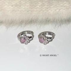 Khuyên tai hình chân mèo đính đá màu